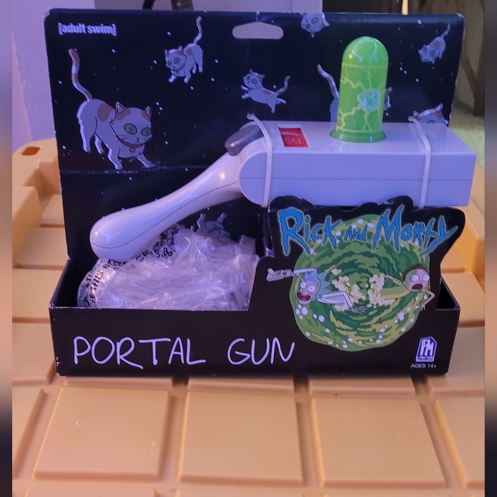 Rick & morty portal gun (2017)